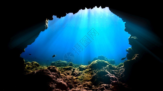 来自水下洞穴的光线海1号水肺图片