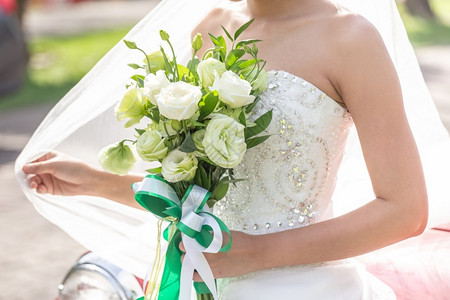 美丽的郁金香和新娘图片