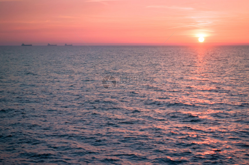 太阳海洋浪漫的上日落浪中的出上落图片