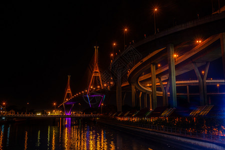 2019年布密尔大桥又称工业环的暮光场景也称为工业环桥是13公里外的一部分跨越恰佛拉亚河两度的桥曲线北榄府两次背景图片