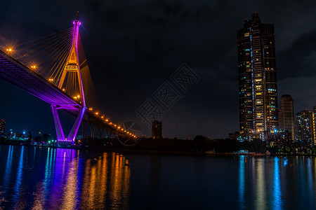 2019年布密尔大桥又称工业环的暮光场景也称为工业环桥是13公里外的一部分跨越恰佛拉亚河两度的桥拂晓联系泰国背景图片