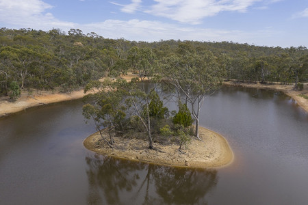 澳大利亚区域地干旱影响水库的空中观测澳大利亚区域地方树木衬套外部图片