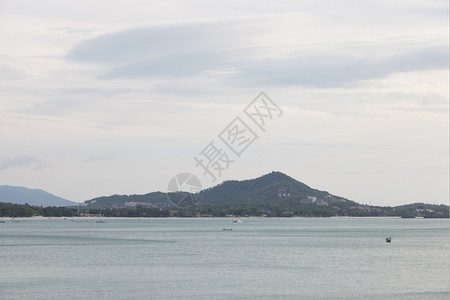 覆盖山上布满树木泰国KohSamui山KohSamui结石风景优美图片