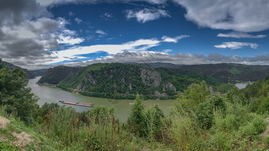 云水地理从GoloBrdoBareHill和公园Derdap看多瑙河和罗马尼亚从塞尔维Brdo看多瑙河全景图片