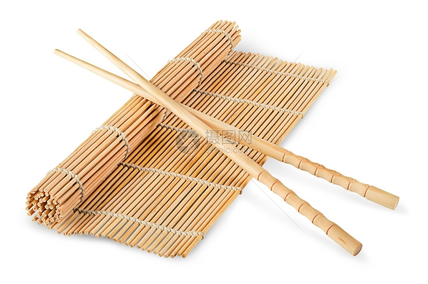 木制的文化一顿饭寿司垫部分署完毕在白色背景上孤立了筷子图片