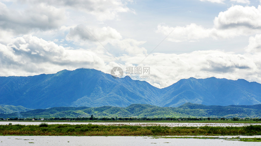 云旅行闲暇泰国Phayao省湖图片