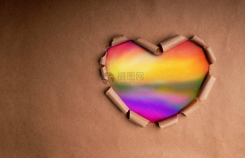 墙社区颜色LGBTQI概念工艺纸作为彩虹心形色骄傲月象征图片