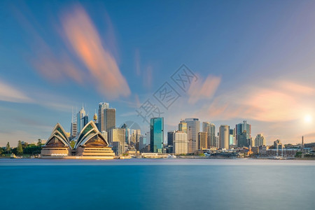 澳大利亚悉尼市中心的天际线从日落时的顶视图区港口城市景观图片