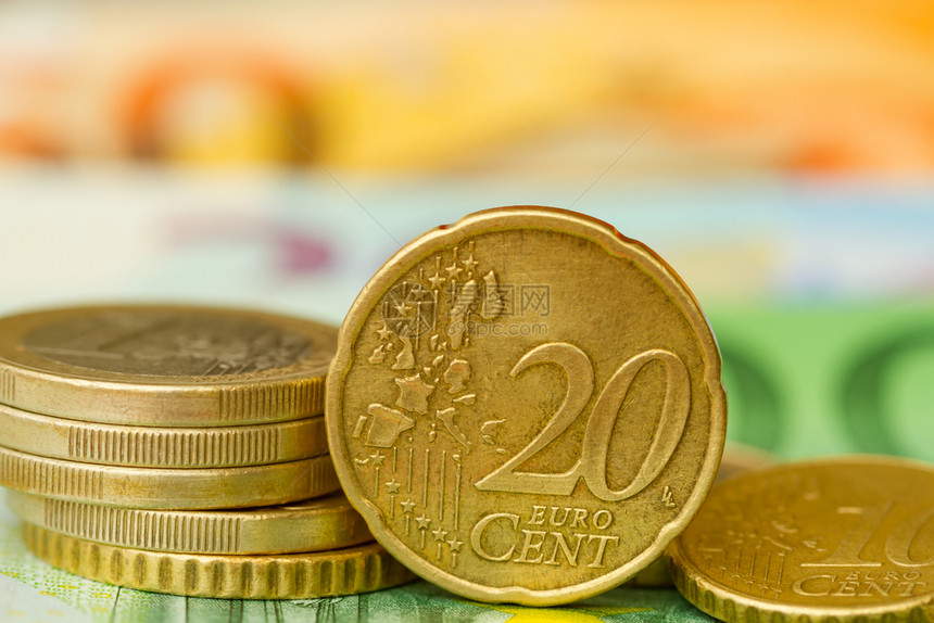 钞票不同欧元货币的硬象征经济图片