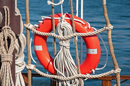 水运输罗曼纽克装有船钩的救生置图片