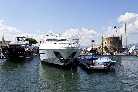英石运动法国圣特洛佩斯港的现代超级豪华游艇是著名超级富人的玩具航海图片