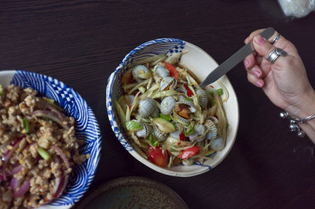 THAI食物辣椒木瓜沙拉和鸡健康新鲜的蔬菜图片