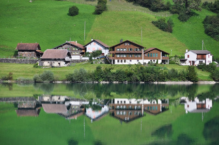 Lungerer湖瑞士钓鱼船场地图片
