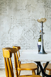 家具装饰厅餐桌椅用空的零售图片