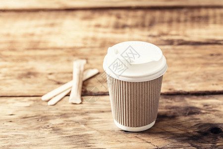 咖啡或含盖子的纸杯茶出去咖啡店森林图片
