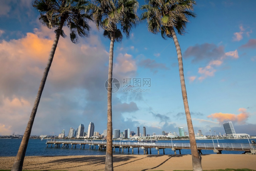 联合的海滨太平洋美国日落时圣地亚哥市中心天线城风景图片