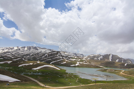 安塔利亚市高原和托罗斯山爬坡道夏天公牛图片