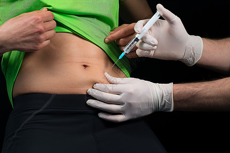 疫苗医疗的肝素生在黑板上把肚子的刺痛给一个病人图片