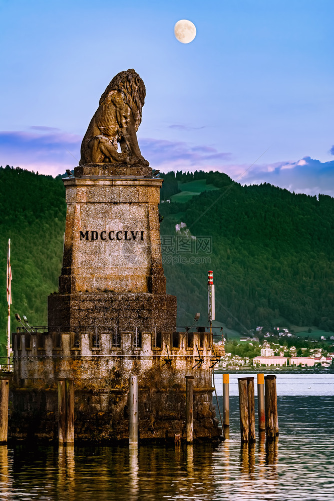 人们德国林丘港狮子雕像德意志狮子雕像水欧洲的图片