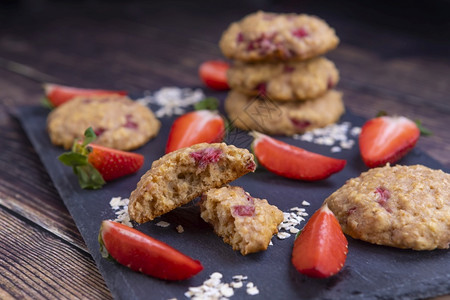 草莓燕麦饼干图片