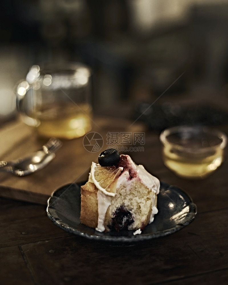 美食柠檬蓝莓蛋糕含茶柠檬蓝莓蛋糕面包店糖图片