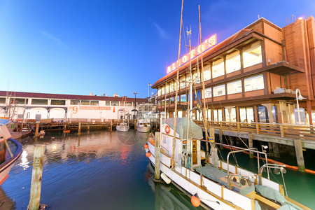 august2017年8月6日在渔捞船码头港口的悬挂舱面船只这是旅游者著名的吸引景点南弗罗里航AUGust6号2017年月日加利福尼亚建筑学背景