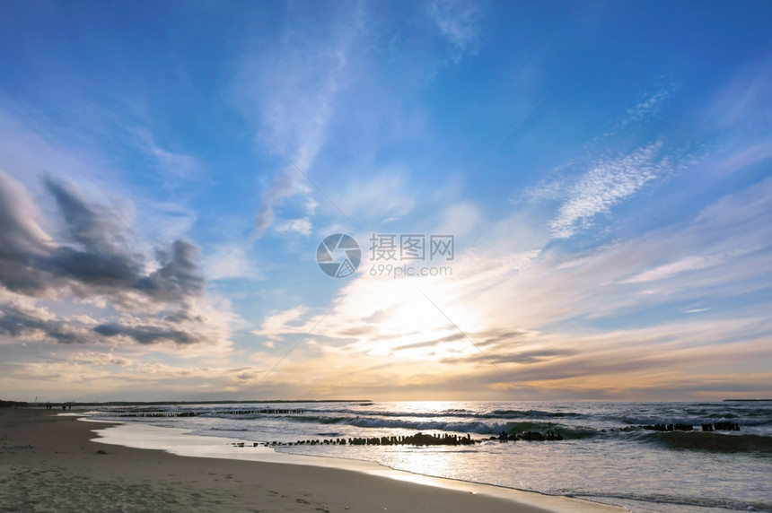 海上日落岸出上落地平线明亮的静图片