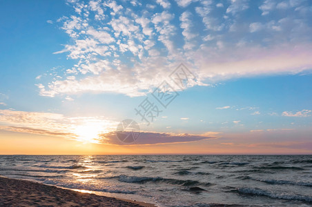 支撑风景优美海上日落岸出上落橙图片