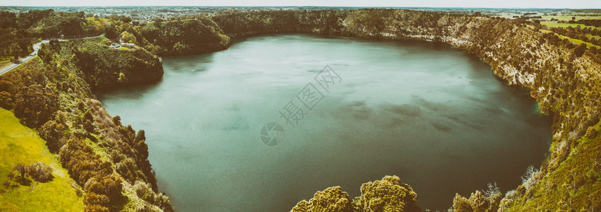 天进化水南澳大利亚Gambier蓝湖山全景空中观察图片