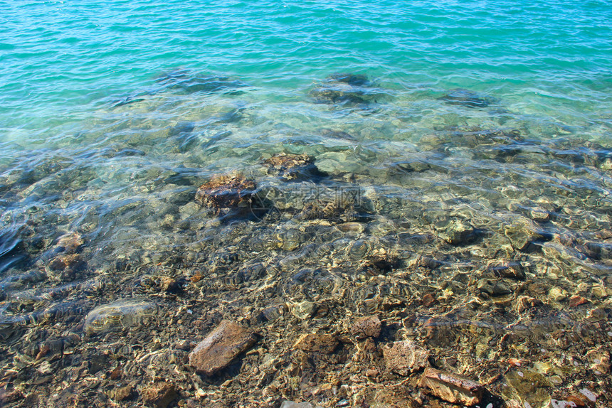 不同深浅的蓝色海面红清澈的水不同深浅的蓝色大海深浅不一的绿松石色蔚蓝翠绿天平等的清除图片