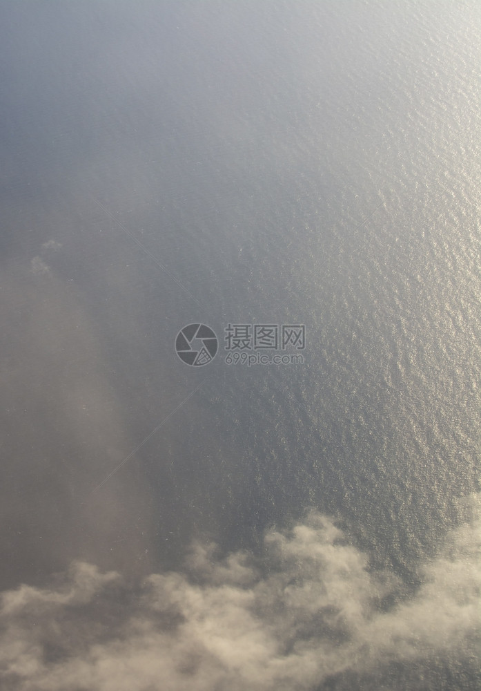 巴利阿里地中海在马洛卡岛西班牙云和水陆空观测海中南地海在马洛卡西班牙落下雨图片