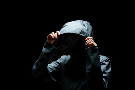 黑客服装素材无形的兜帽轮廓黑背景蒙面的隐形人身戴黑底头罩的肖像背景