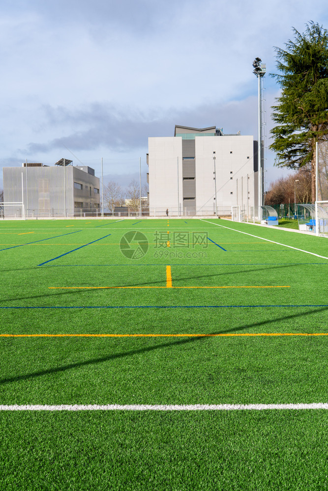 现代的团队圣地亚哥德孔波思泰拉大学有人工草皮的足球营竞赛图片