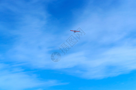 旅行空中滑翔机小飞在蓝天翱翔小飞机在蓝天翱翔老的翅膀图片
