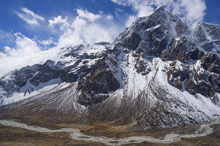 顶峰喜马拉雅山菲利切河谷和塔波奇山峰在尼泊尔登上珠穆朗玛峰旅游踪迹图片