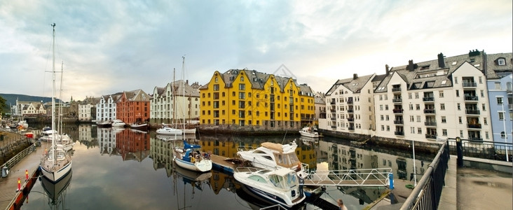 挪威美丽的阿列森德城市港口峡湾旅游图片