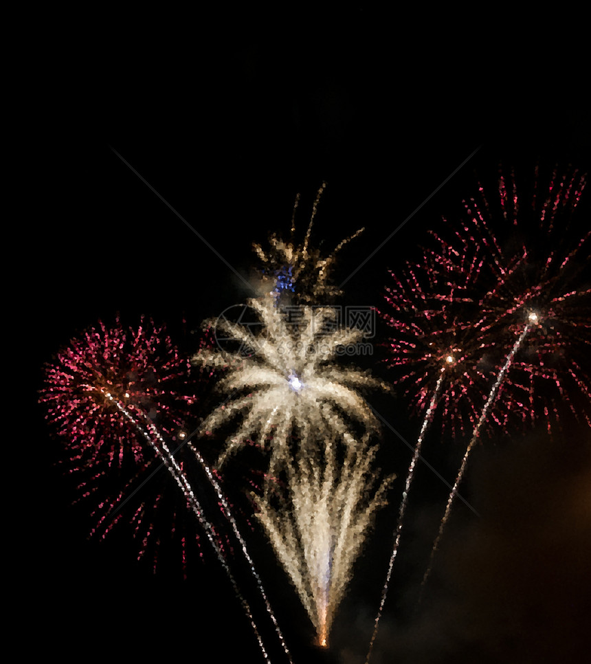 模糊红色的在新年节日夜有马赛克效果的烟火乐趣图片
