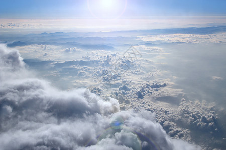 白色的蓝天云美丽的蓝天背景白云无边天空蓝风景白云气象上图片
