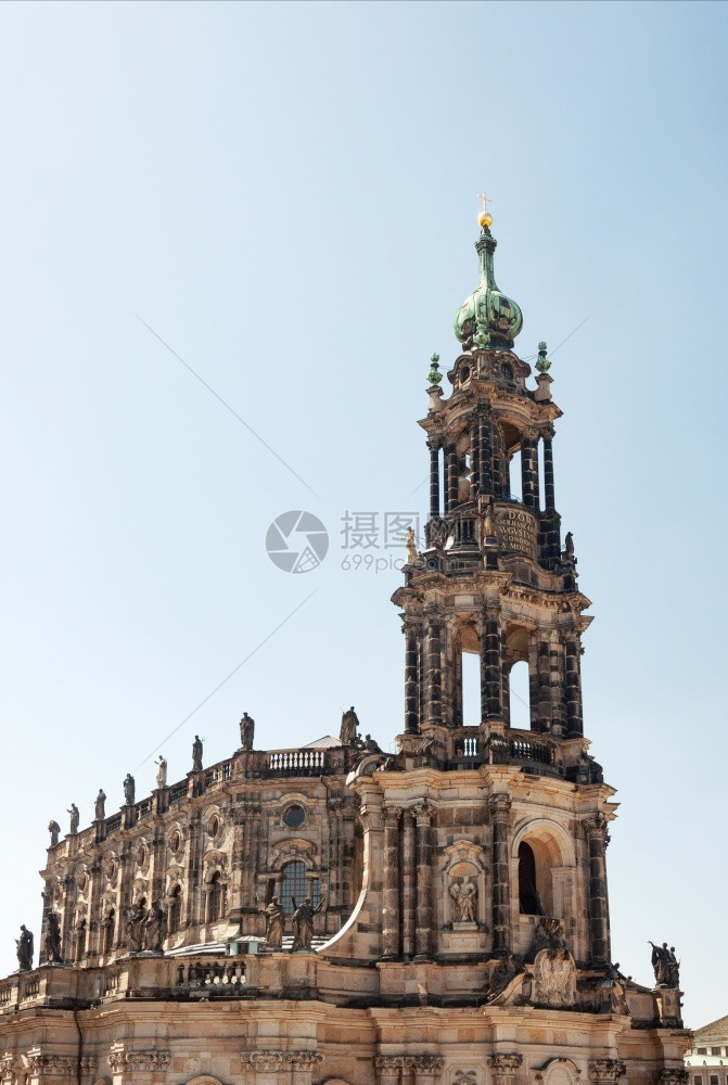 夏天塔德国累斯顿2019年7月6日萨克森皇家法院前天主圣三一KatholischeHofkirche的德累斯顿大教堂三位一体图片