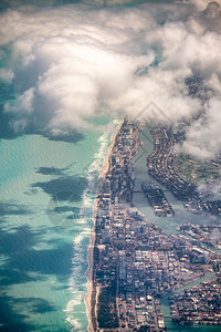 建造地平线佛罗里达从飞机窗鸟瞰迈阿密海滩从飞机窗鸟瞰迈阿密海滩图片