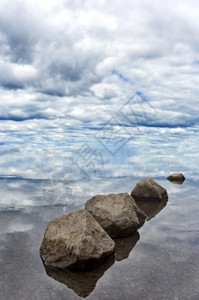 美丽景观地处怀俄明州黄石公园的刘易斯湖位于怀俄明州的黄石公园麦金图片