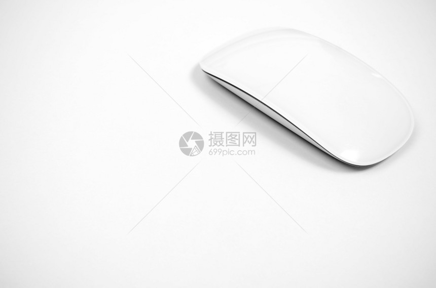 水平的白色桌面上鼠标控件黑的多于图片