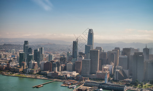 旧金山市中心天线的空景象海塔区图片