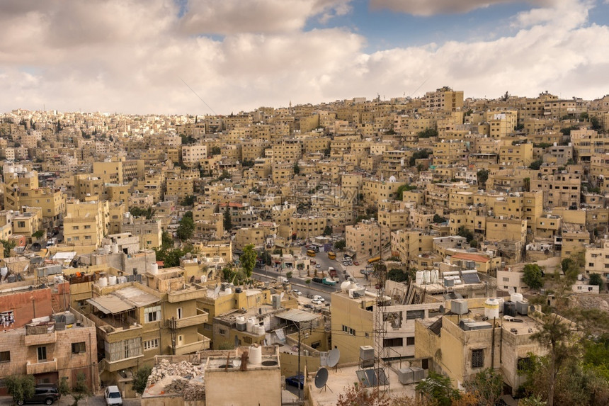 亚洲旅行约旦首都安曼市的空中观察约旦首都城市景观图片