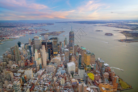 约克日落时曼哈顿天线的空中视图美国纽约市高的天际线天空高清图片素材