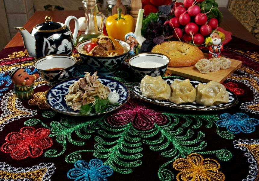 螳螂传统的食物集中亚美plovlagmansherbetmanti中间图片
