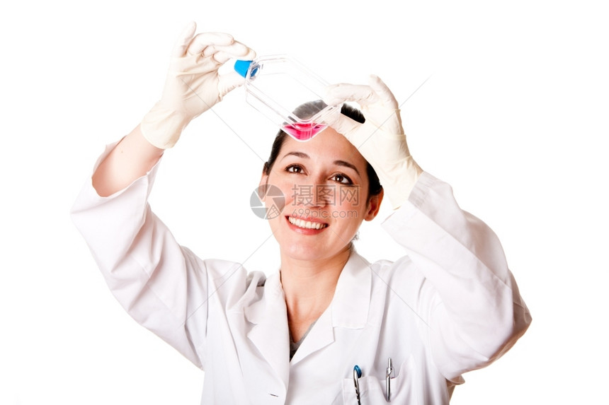 微笑快乐的女科学家研究员在酒瓶中观看红组织细胞培养介质时佩戴手套与世隔绝西班牙裔红色的图片