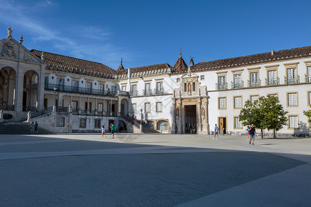 葡萄牙科英布拉市的大学广场图片