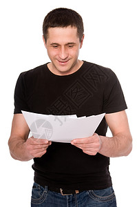 男生手肌肉发达阅读在白色背景上被孤立的文档时笑着微的人图片