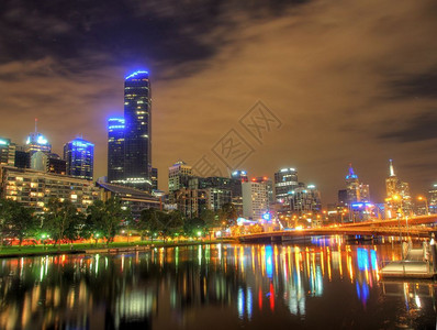 澳大利亚丰富多彩的墨尔本市夜景摩天大楼图片
